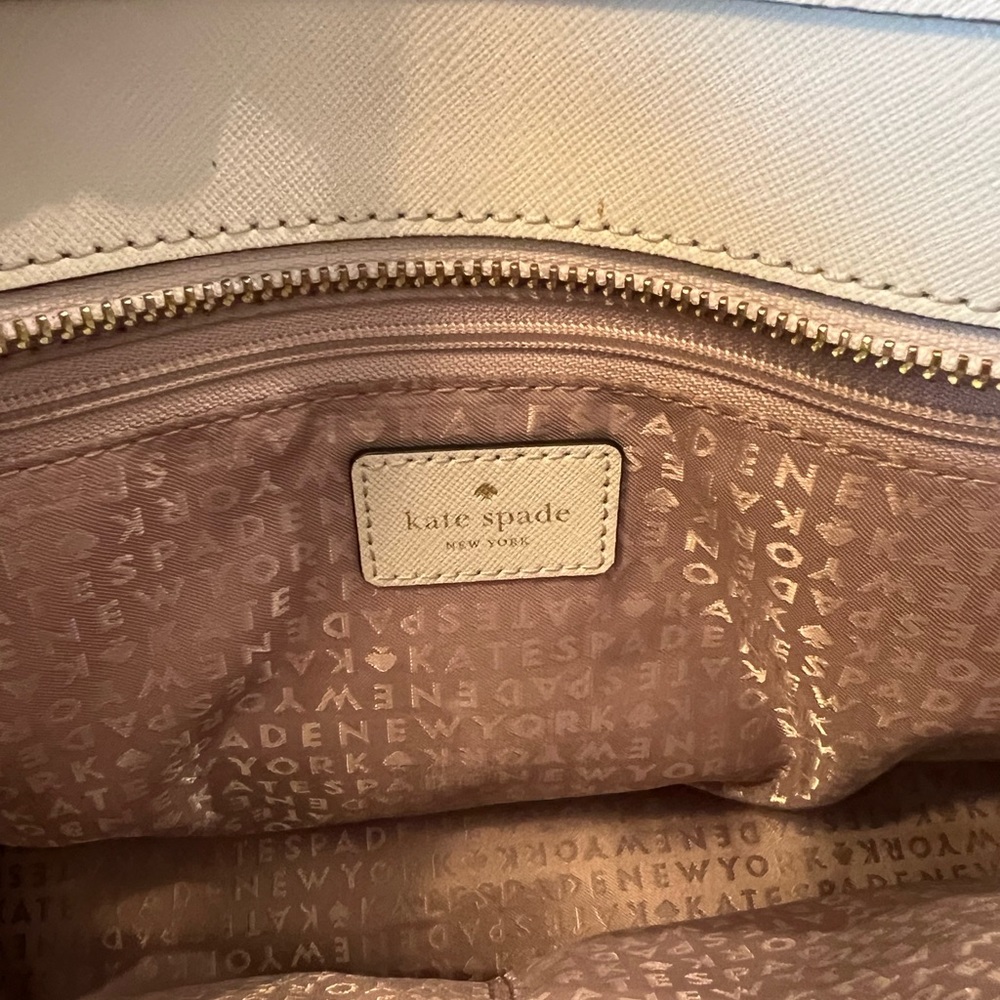 Kate Spade Elegant Cream Tote Bag perfect for spring - Picture 11 of 12